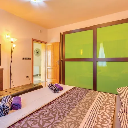 In With Sauna Nyaraló Bribir