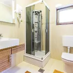 Gorgeous In With Sauna Dom wakacyjny Bribir (Primorje-Gorski Kotar)