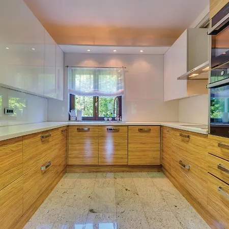 In With Sauna بيت للعطل بريبير