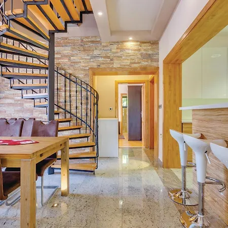 Dom wakacyjny In With Sauna