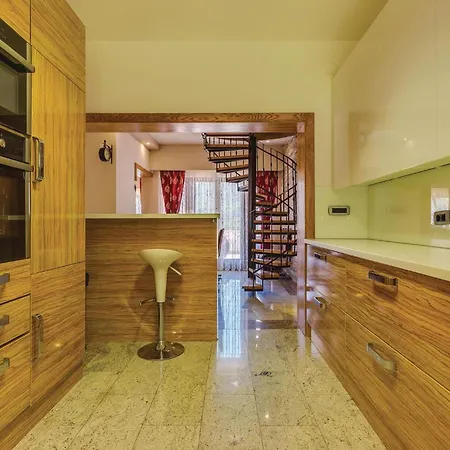 Dom wakacyjny In With Sauna